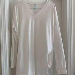 White V neck tunic with pockets
